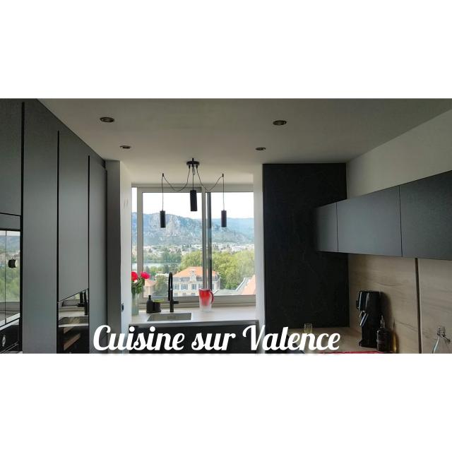 Rénovation d'une cuisine à Valence (26000)_Vu sur Le Rhône et Crussol
